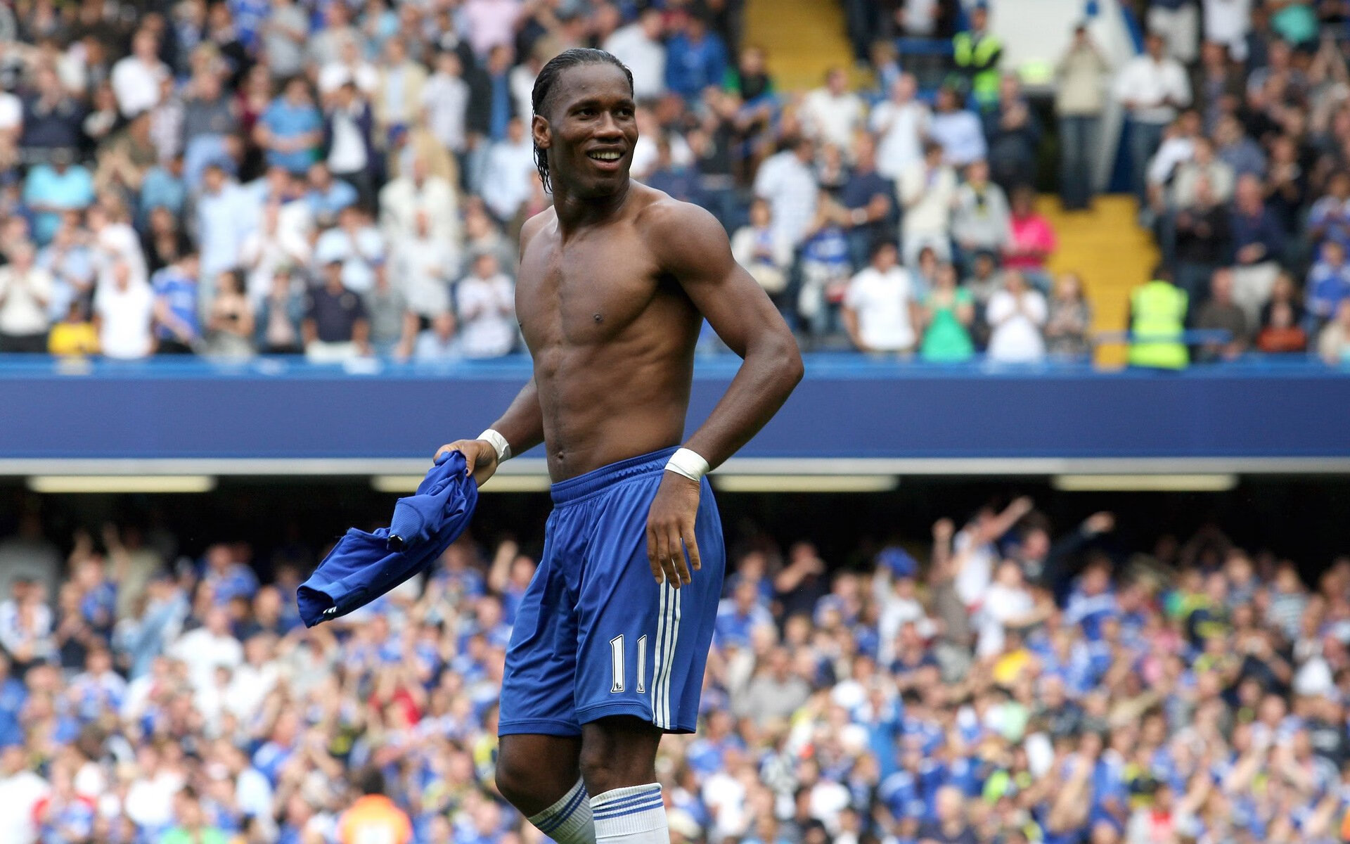 国际雪橇狗拉力赛 选手与犬队默契配合令人动容