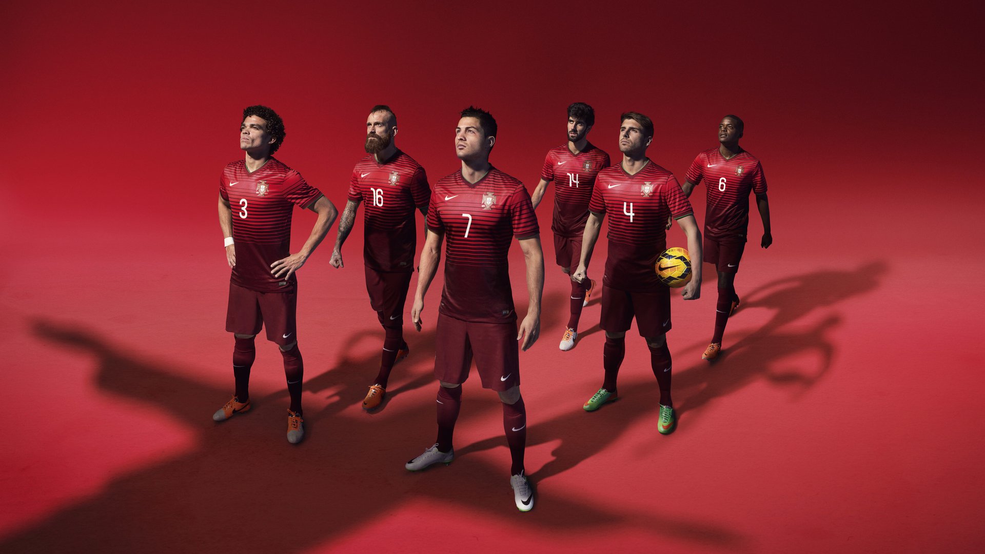 女子防身术展示赛 实战模拟场景赢得观众鼓掌