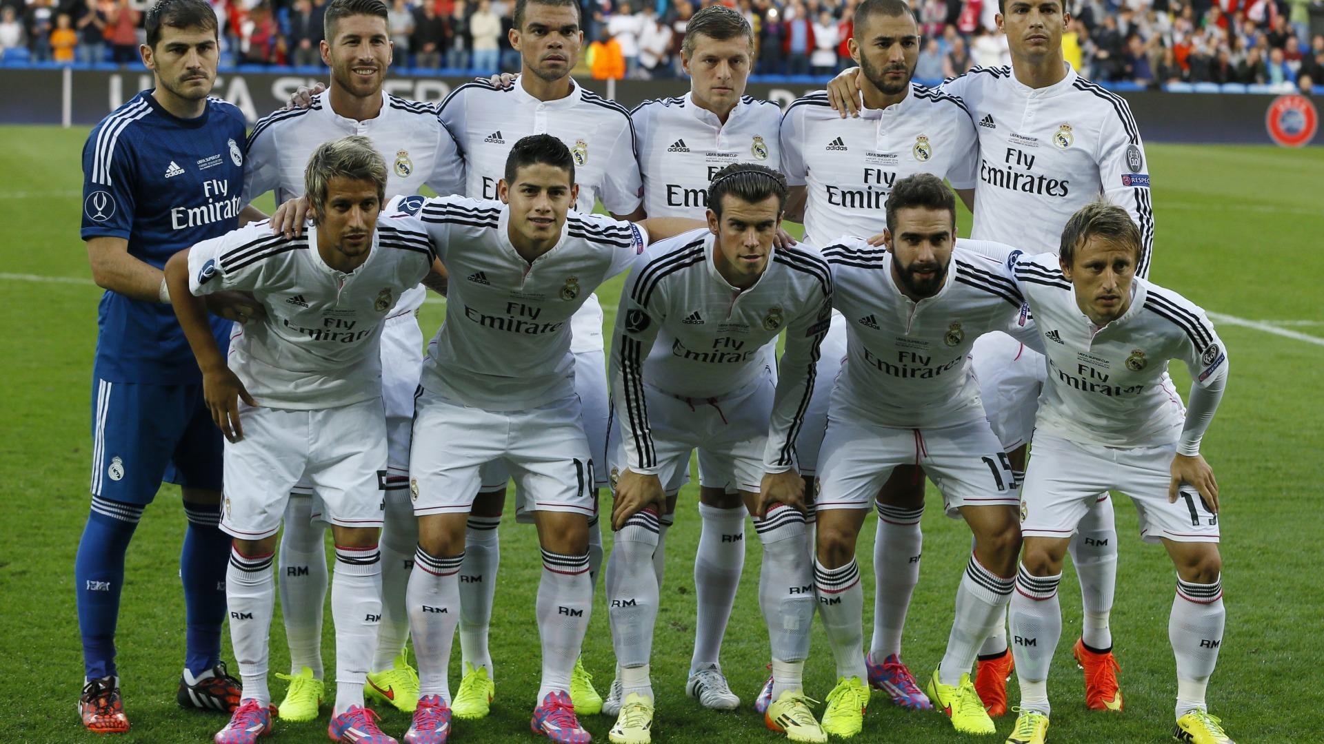 足球“球员自裁判赛” 场内自我判罚考验职业精神